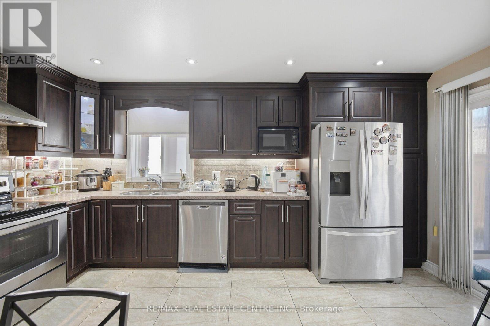 22 Faywood Drive, Brampton (Fletcher's West), Ontario  L6Y 4K3 - Photo 16 - W13843622