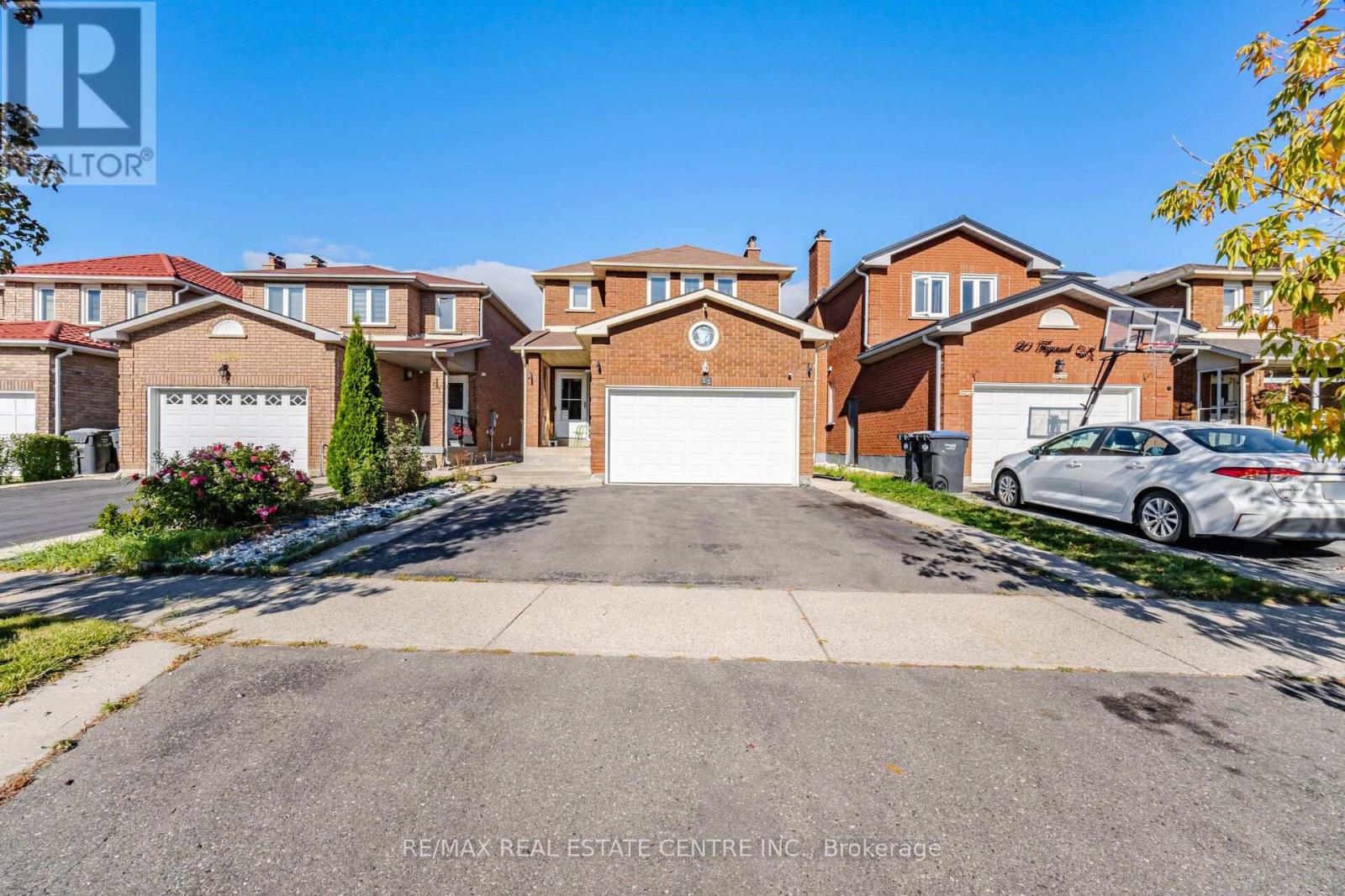 22 Faywood Drive, Brampton (Fletcher's West), Ontario  L6Y 4K3 - Photo 2 - W13843622