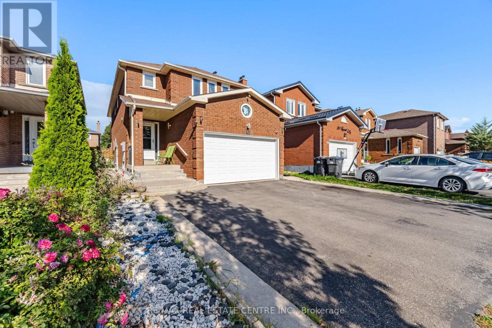 22 Faywood Drive, Brampton (Fletcher's West), Ontario  L6Y 4K3 - Photo 3 - W13843622