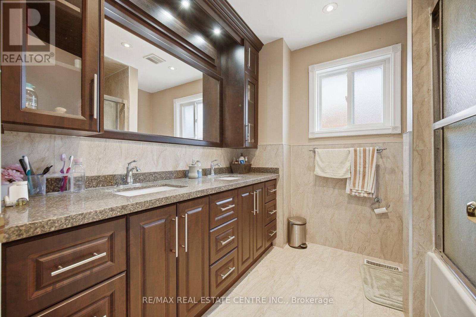 22 Faywood Drive, Brampton (Fletcher's West), Ontario  L6Y 4K3 - Photo 31 - W13843622