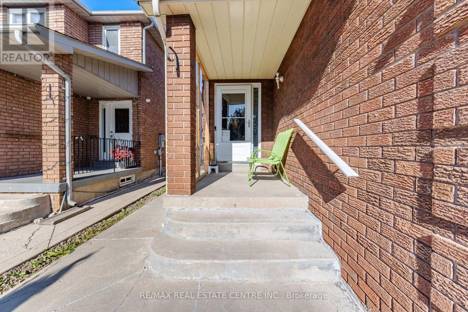 22 Faywood Drive, Brampton (Fletcher's West), Ontario  L6Y 4K3 - Photo 5 - W13843622