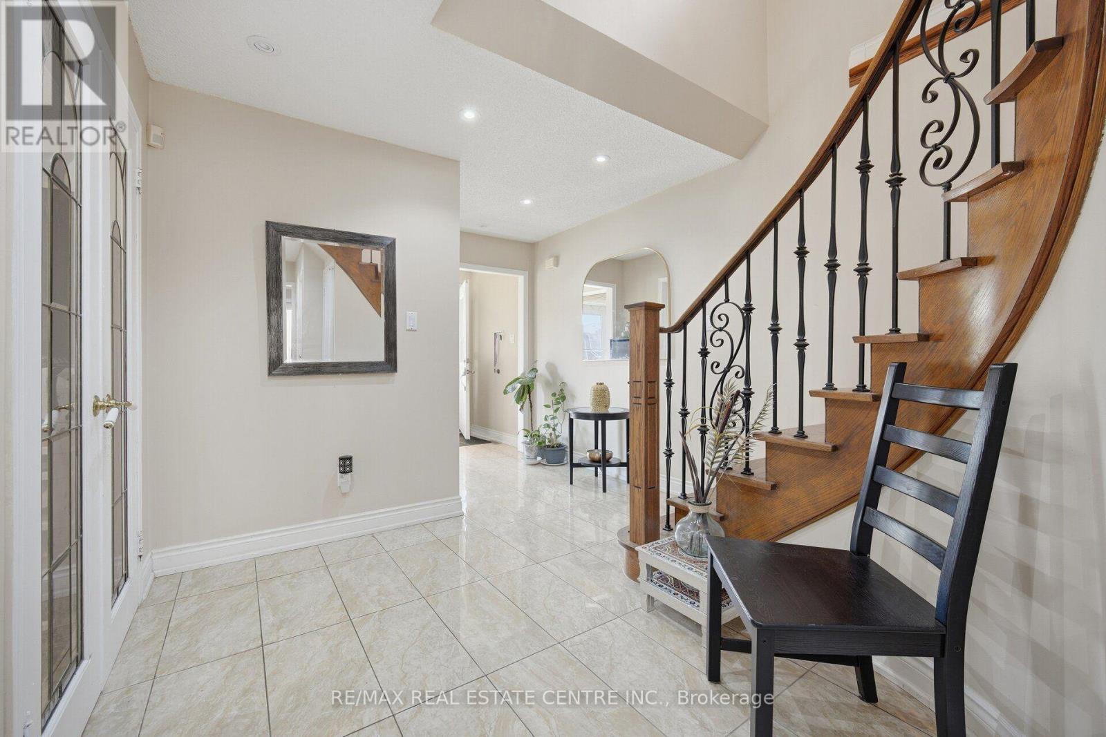 22 Faywood Drive, Brampton (Fletcher's West), Ontario  L6Y 4K3 - Photo 9 - W13843622