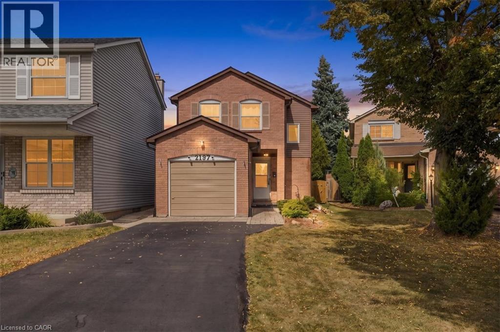 2197 Pembroke Court, Burlington, Ontario  L7P 3X8 - Photo 3 - 40866805
