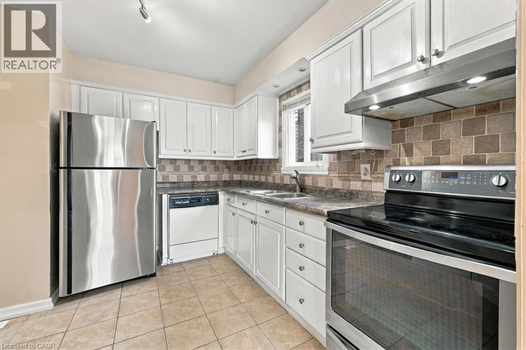 2197 Pembroke Court, Burlington, Ontario  L7P 3X8 - Photo 16 - 40866805