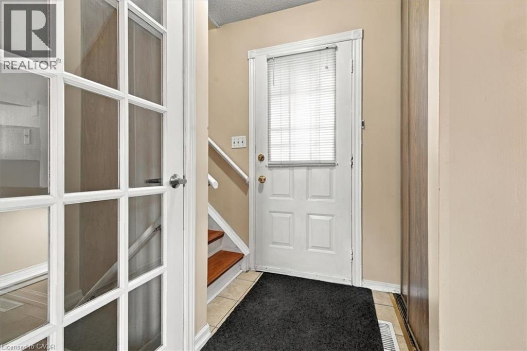 2197 Pembroke Court, Burlington, Ontario  L7P 3X8 - Photo 6 - 40866805