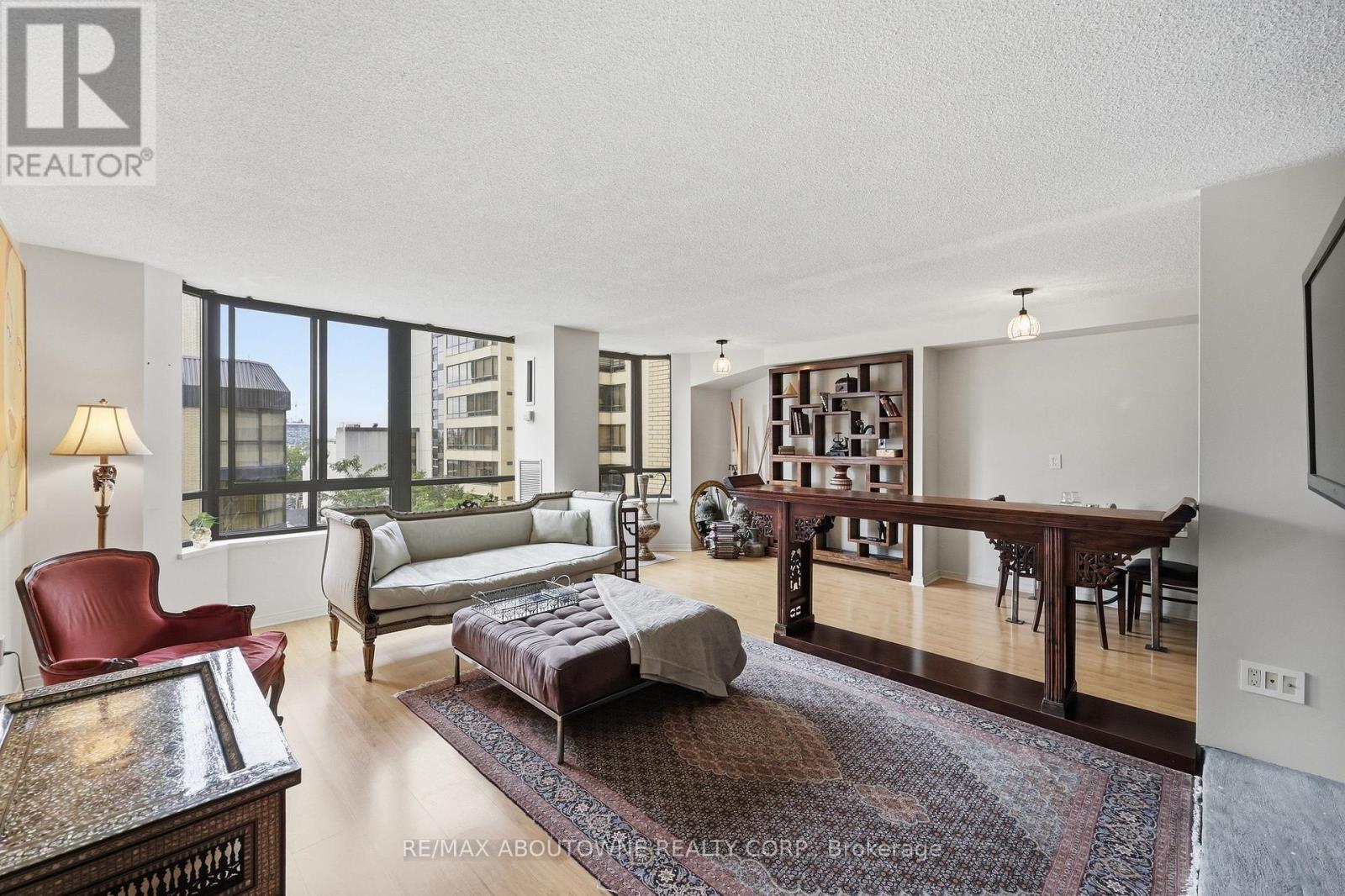 1003 - 280 Simcoe Street, Toronto (Kensington-Chinatown), Ontario  M5T 2Y5 - Photo 1 - C13842640