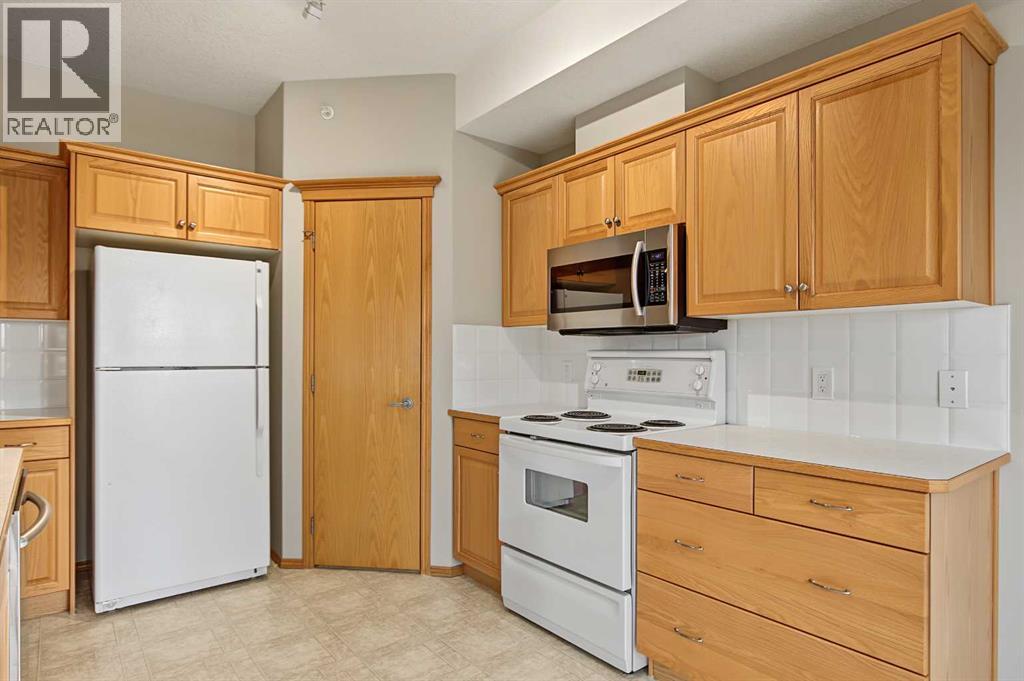 209, 15 Everstone Drive SW