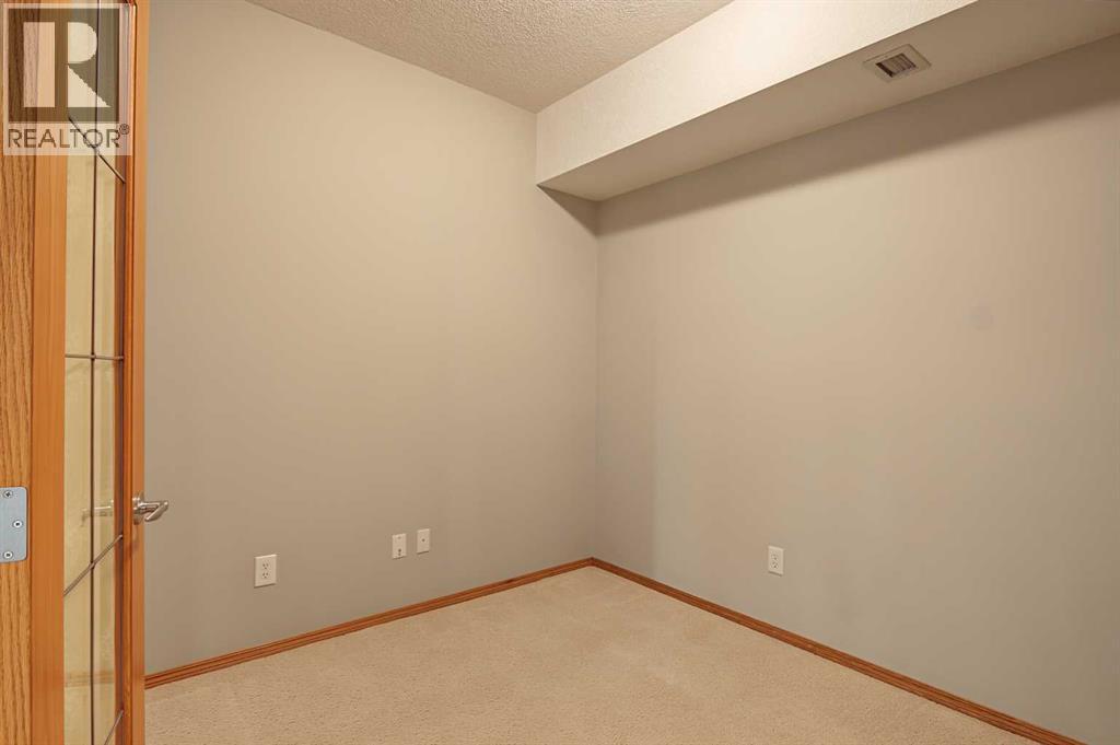 209, 15 Everstone Drive SW