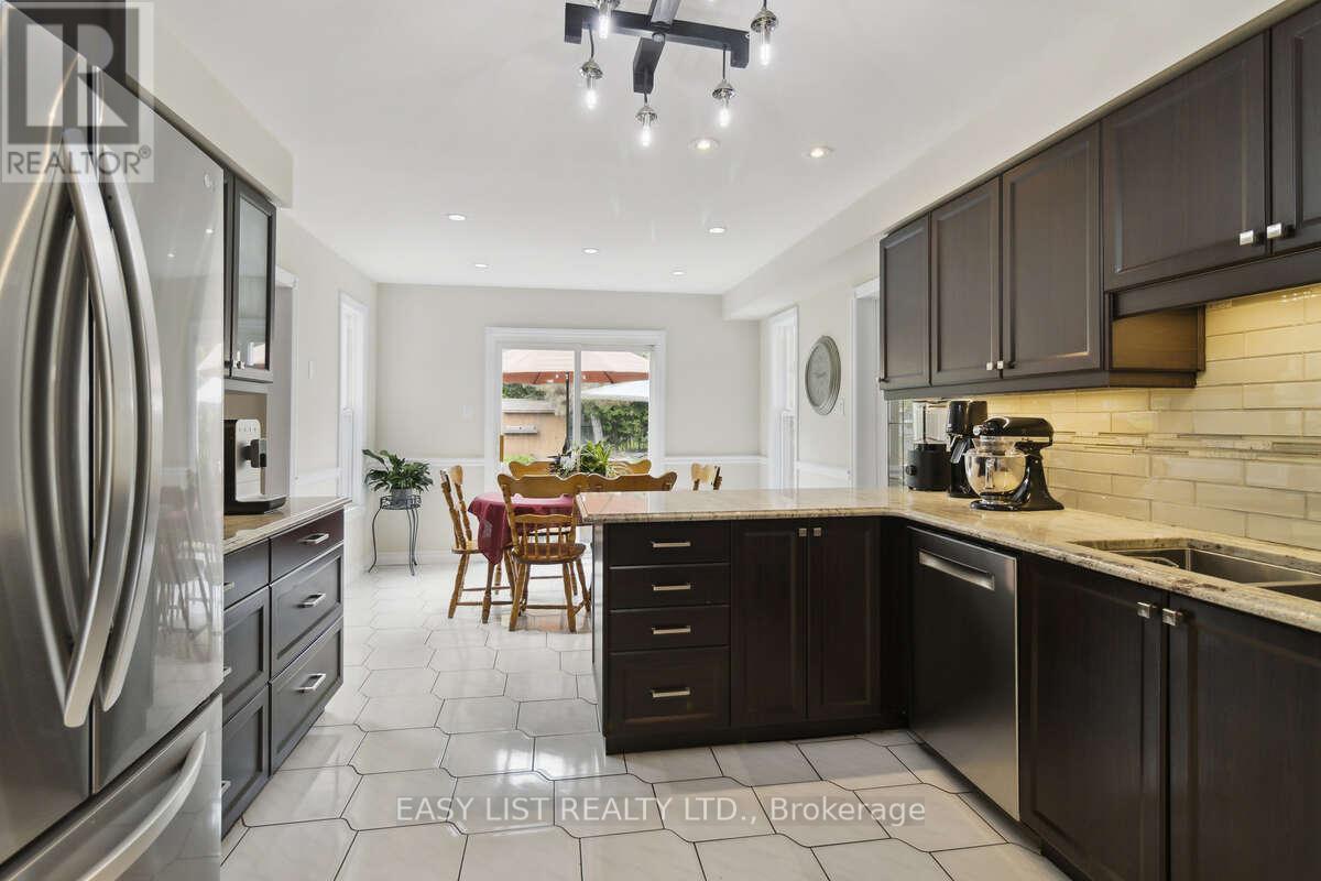 31 Bloomfield Trail, Richmond Hill, Ontario  L4E 2J8 - Photo 15 - N12901408