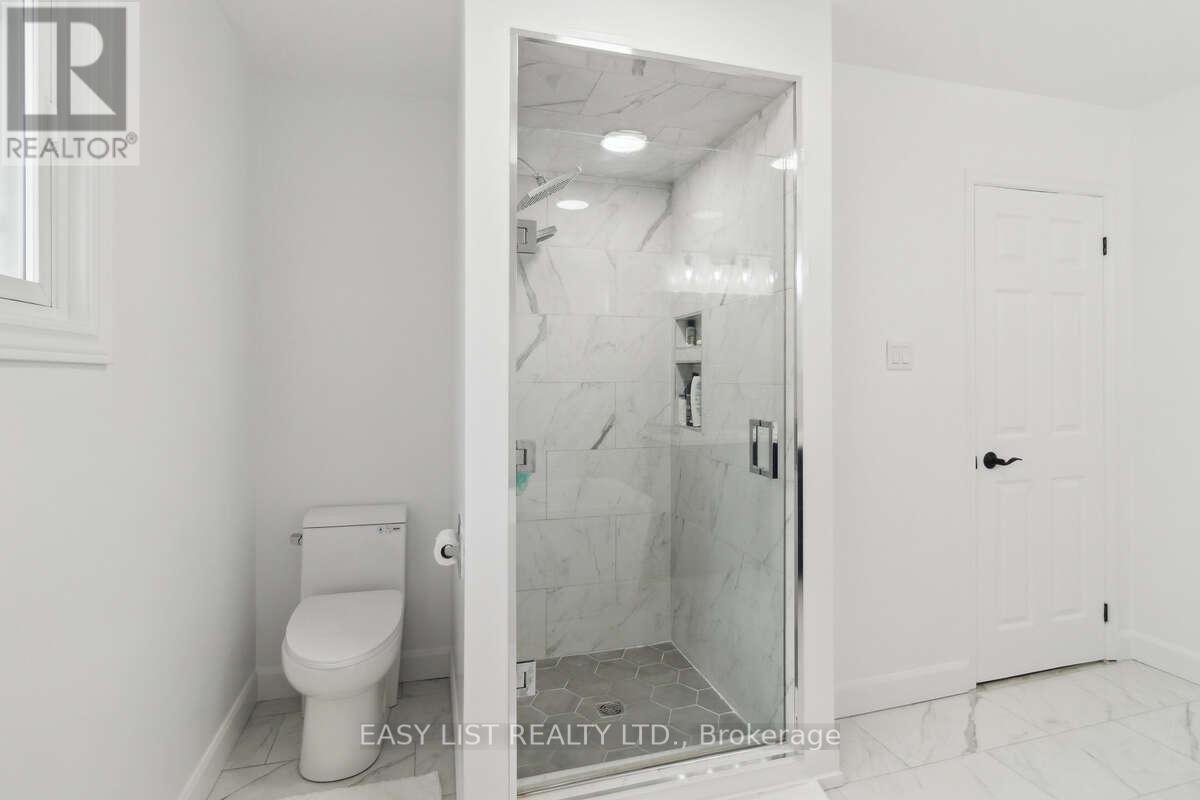 31 Bloomfield Trail, Richmond Hill, Ontario  L4E 2J8 - Photo 36 - N12901408