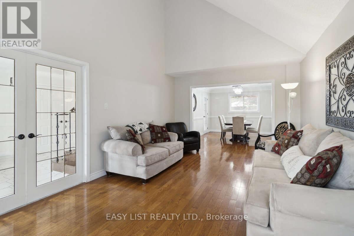 31 Bloomfield Trail, Richmond Hill, Ontario  L4E 2J8 - Photo 9 - N12901408