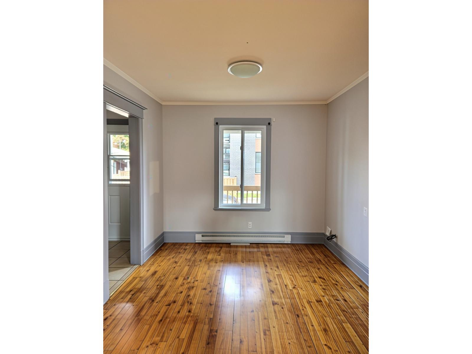 5-7 Rue Édouard Salaberry-de-Valleyfield Quebec Canada J6T2N7 3