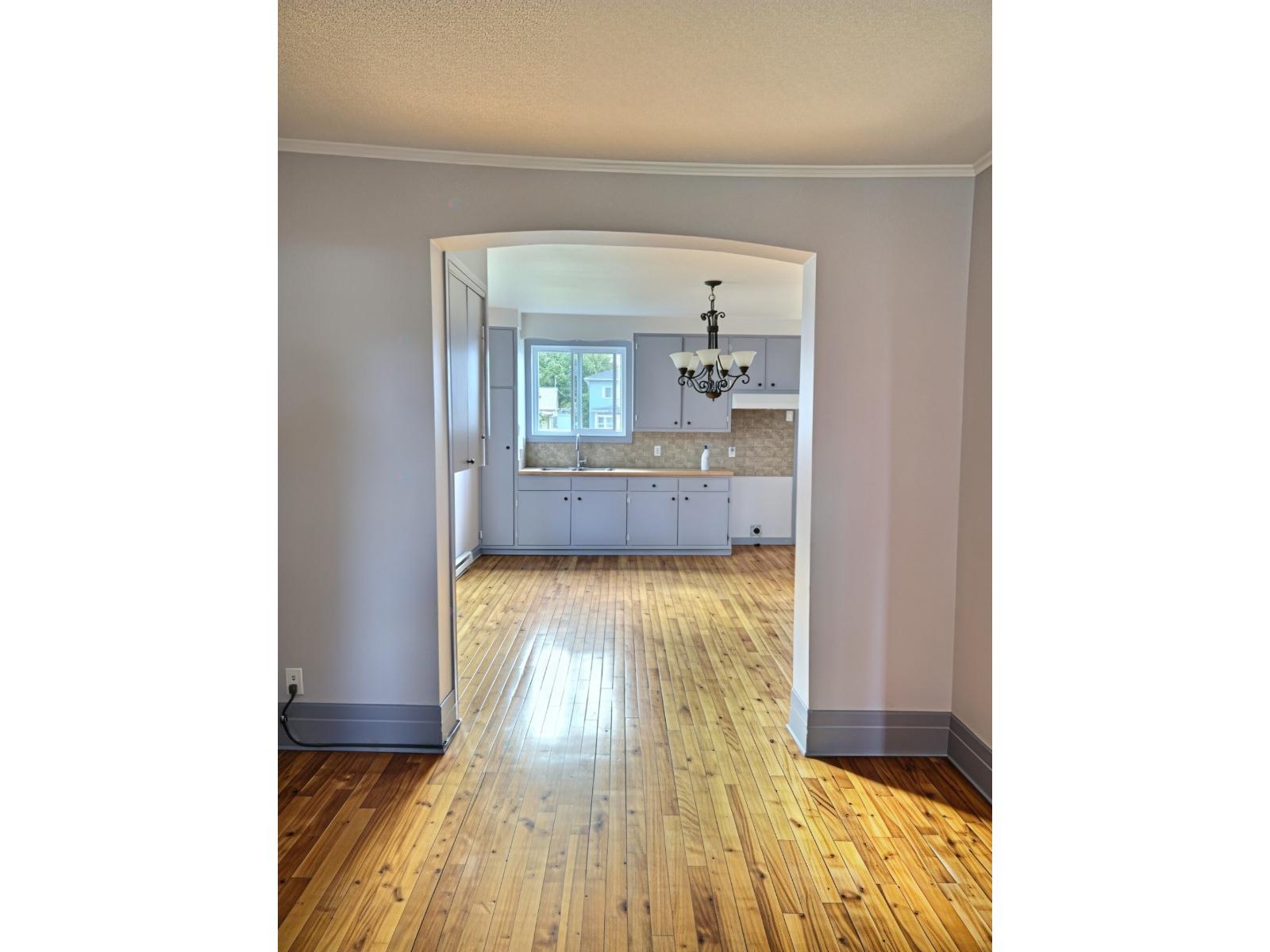 5-7 Rue Édouard Salaberry-de-Valleyfield Quebec Canada J6T2N7 5