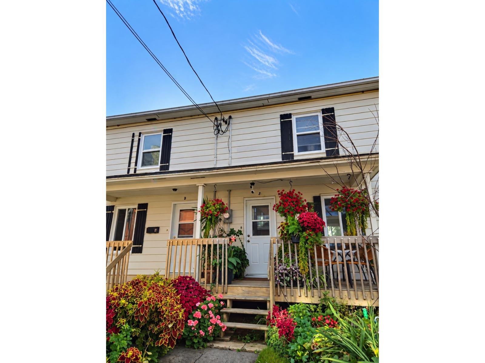 5-7 Rue Édouard Salaberry-de-Valleyfield Quebec Canada J6T2N7 2