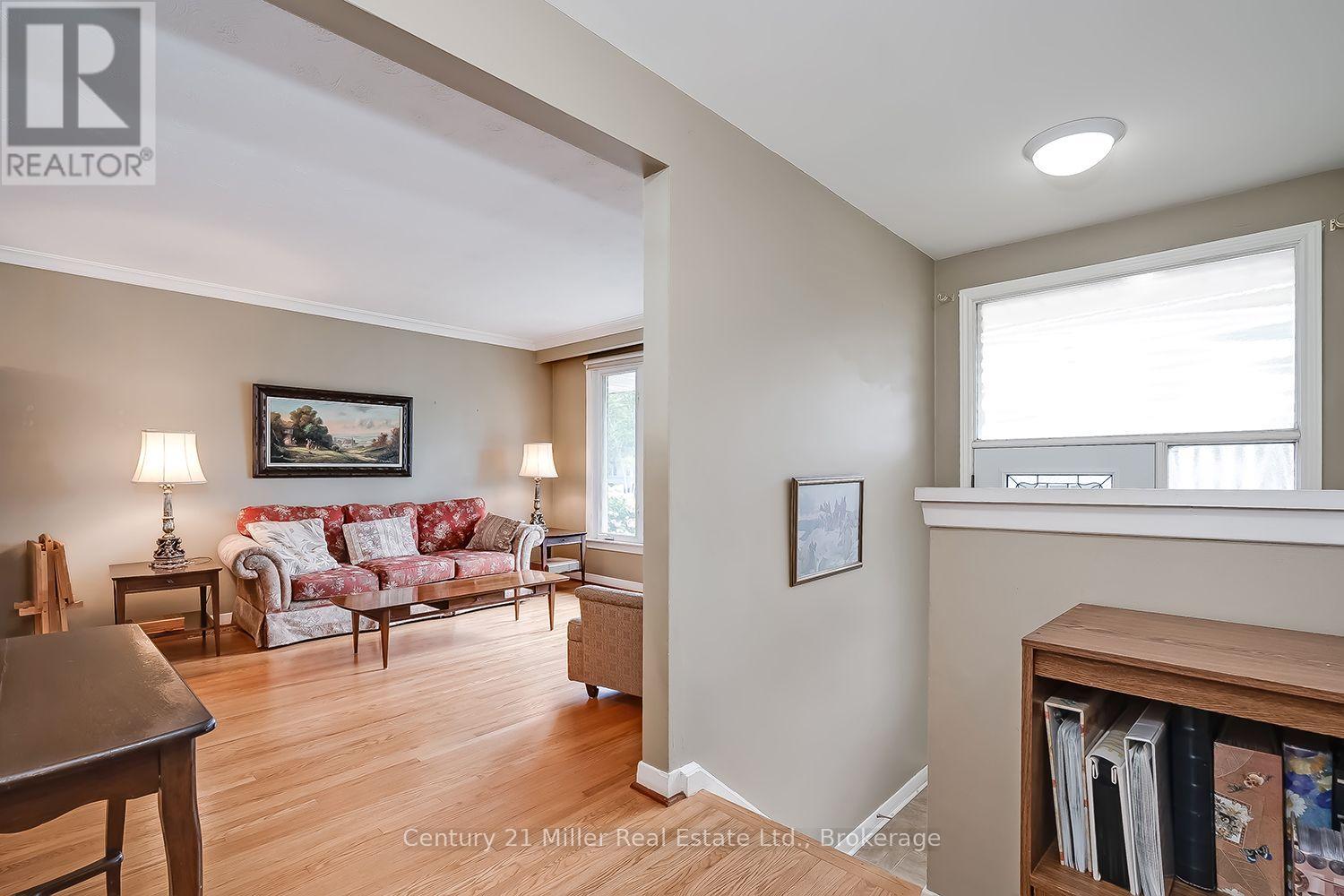 1135 Bridge Road N, Oakville, Ontario  L6L 2B6 - Photo 10 - W13843902