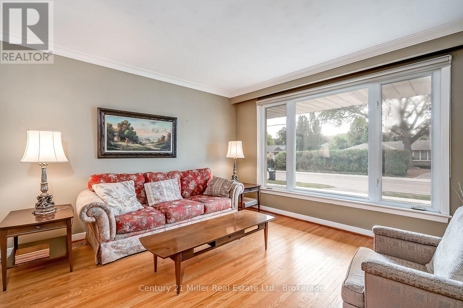 1135 Bridge Road N, Oakville, Ontario  L6L 2B6 - Photo 12 - W13843902