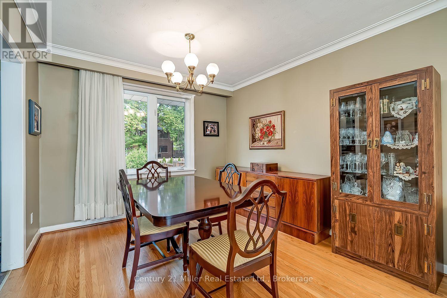 1135 Bridge Road N, Oakville, Ontario  L6L 2B6 - Photo 16 - W13843902