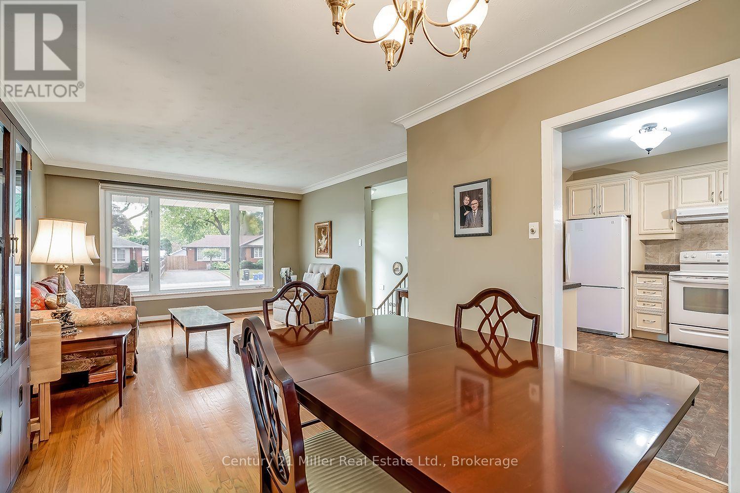 1135 Bridge Road N, Oakville, Ontario  L6L 2B6 - Photo 17 - W13843902
