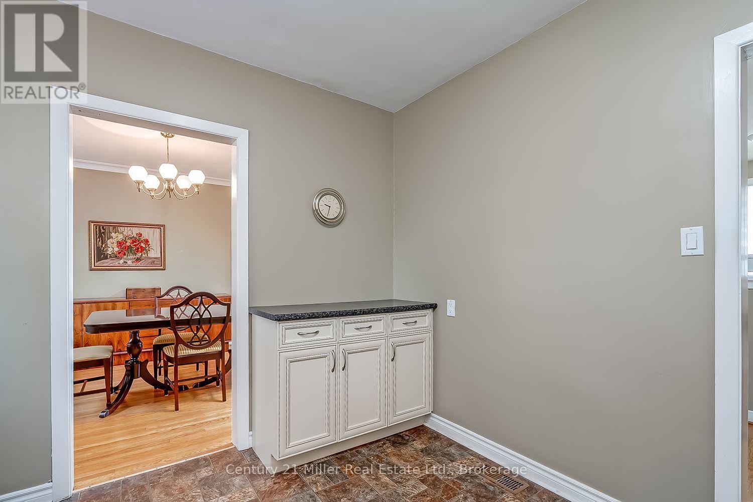 1135 Bridge Road N, Oakville, Ontario  L6L 2B6 - Photo 21 - W13843902