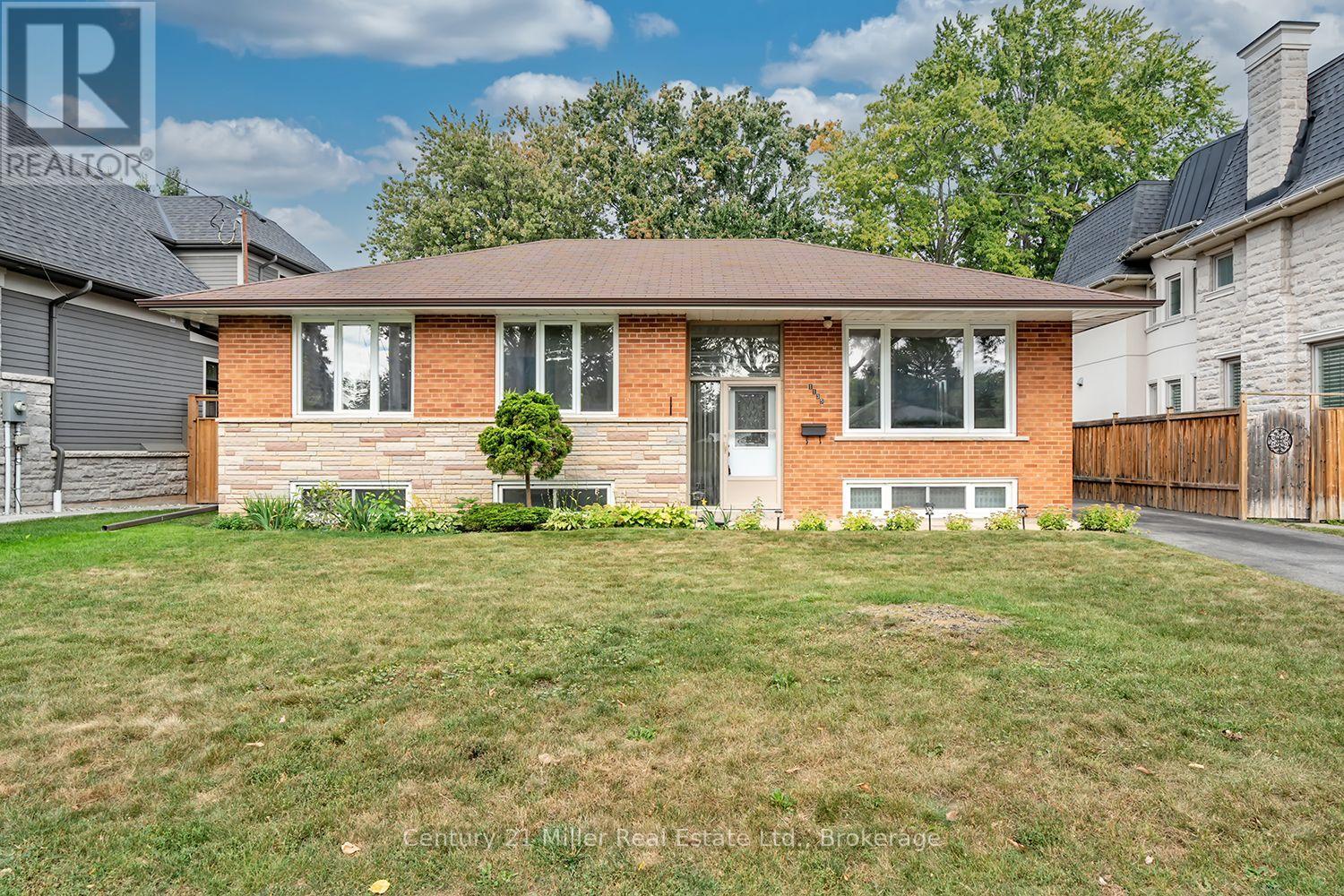 1135 Bridge Road N, Oakville, Ontario  L6L 2B6 - Photo 5 - W13843902