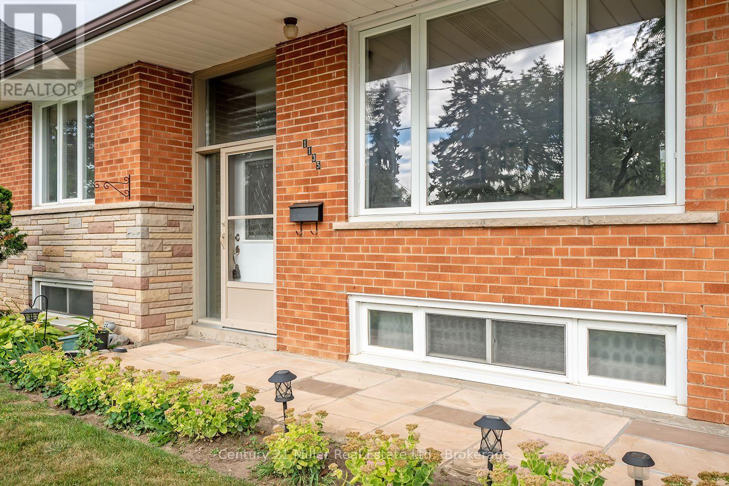 1135 Bridge Road N, Oakville, Ontario  L6L 2B6 - Photo 7 - W13843902