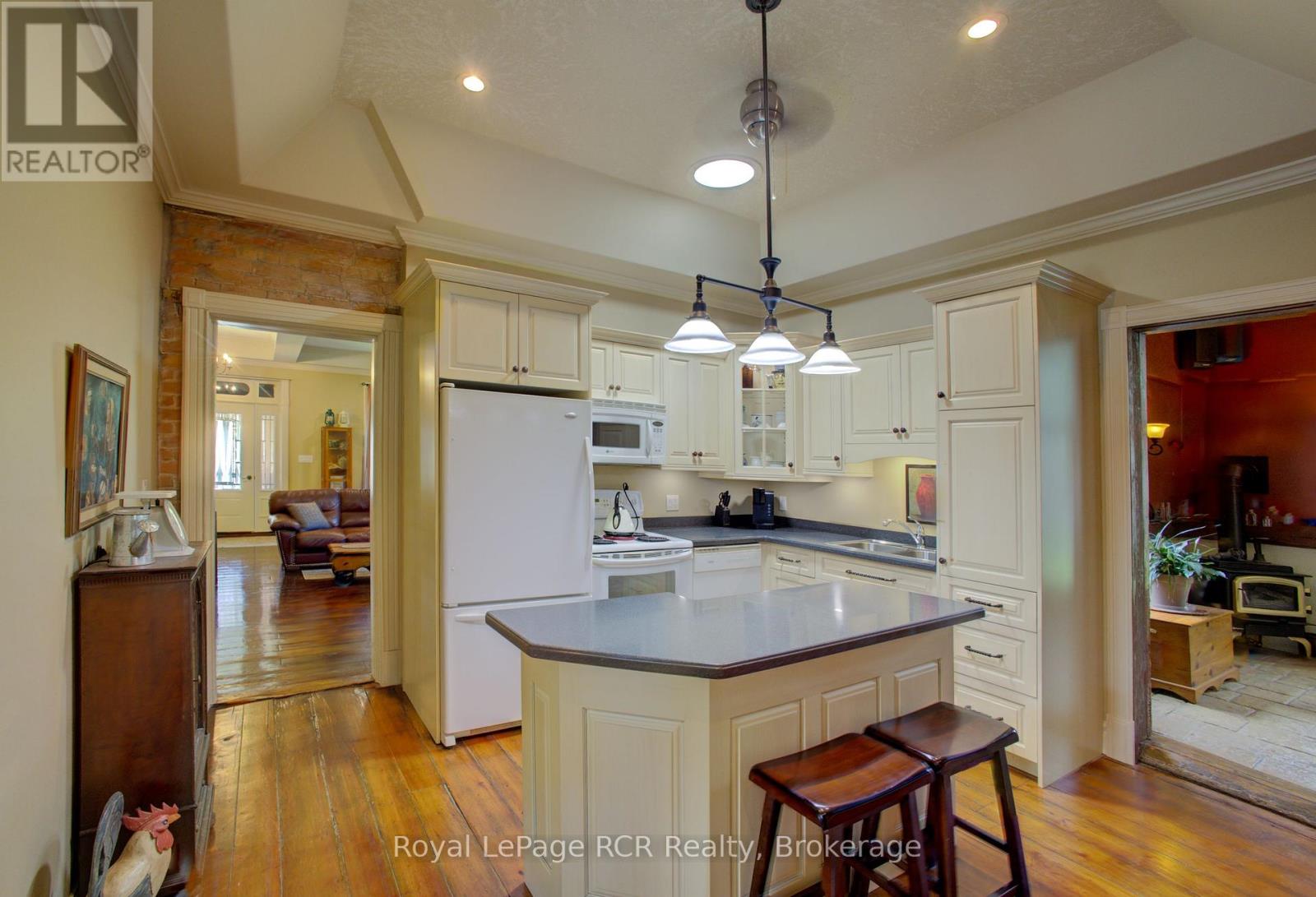 134 Frederick Street E, Wellington North, Ontario N0G 1A0 - Photo 4 - X13843758