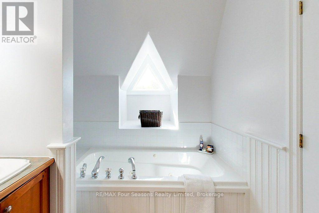 201 - 184 Snowbridge Way, Blue Mountains, Ontario L9Y 0V1 - Photo 22 - X13843960