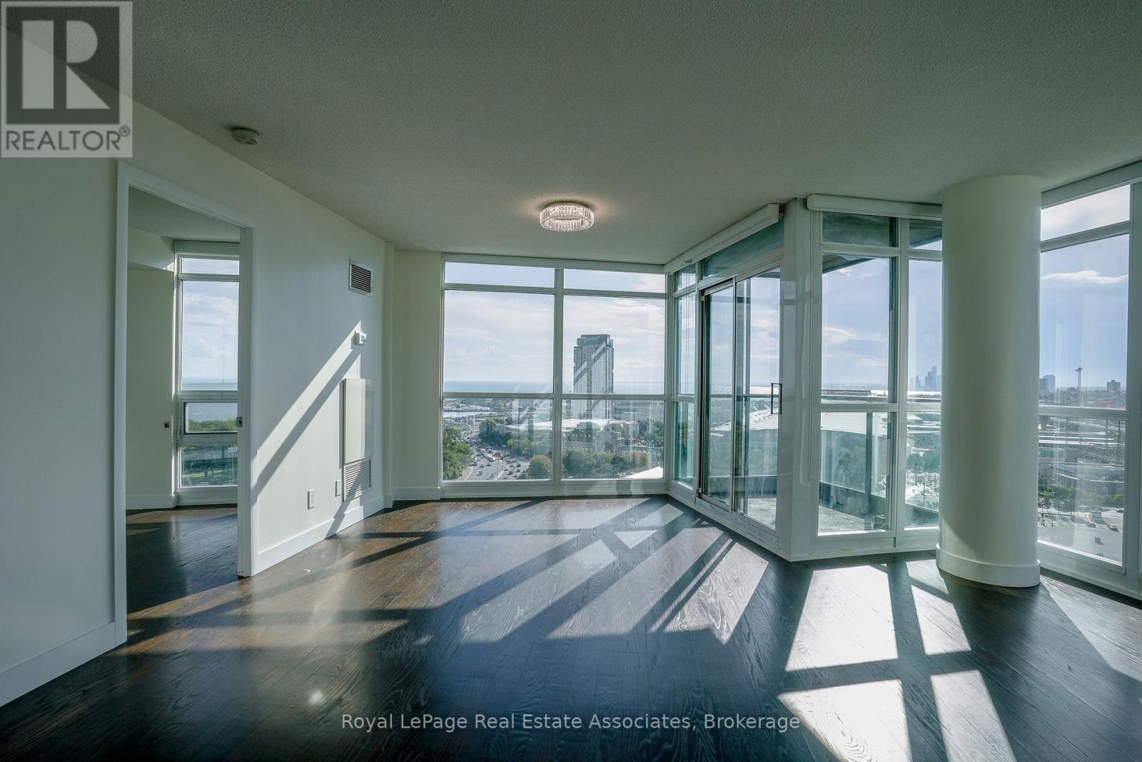 1904 - 231 Fort York Boulevard, Toronto, Ontario  M5V 1B2 - Photo 19 - C13843738