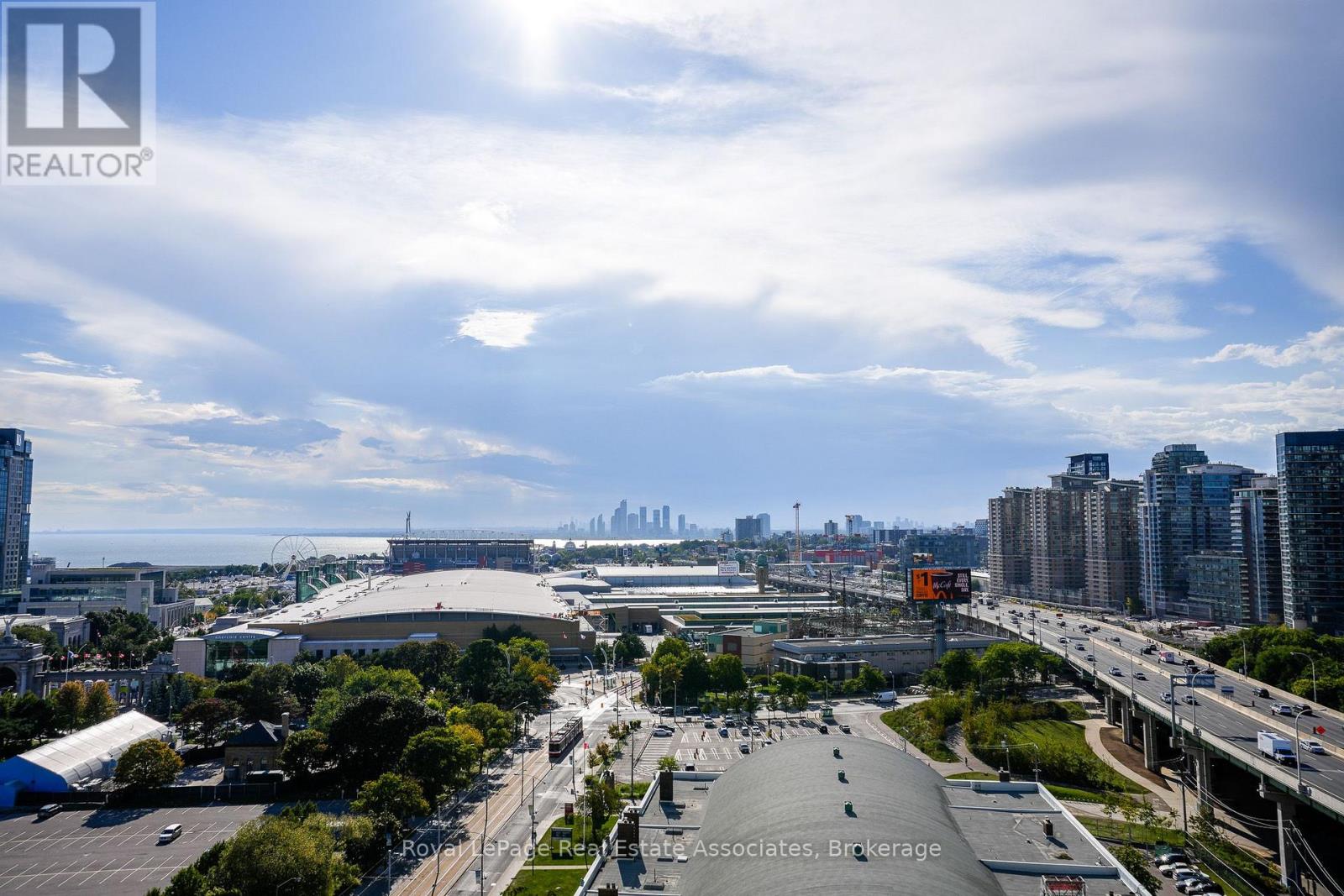 1904 - 231 Fort York Boulevard, Toronto, Ontario  M5V 1B2 - Photo 36 - C13843738