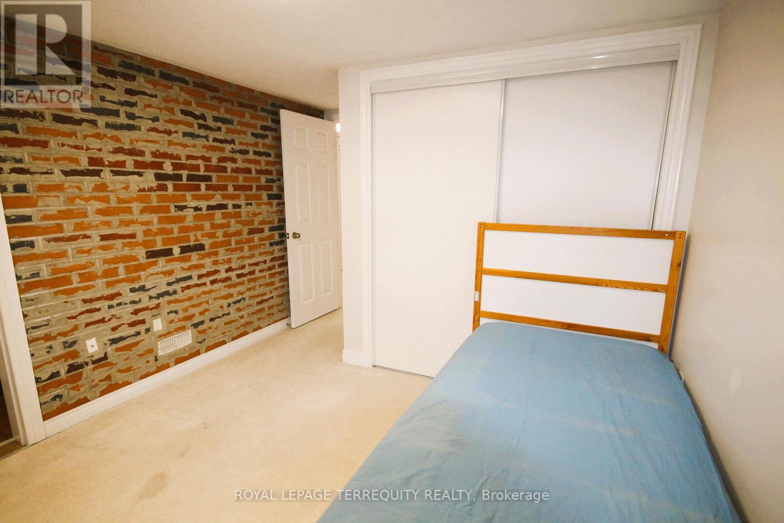 Main - 19 De Jong Street, Toronto, Ontario  M1P 0C1 - Photo 3 - E13843974
