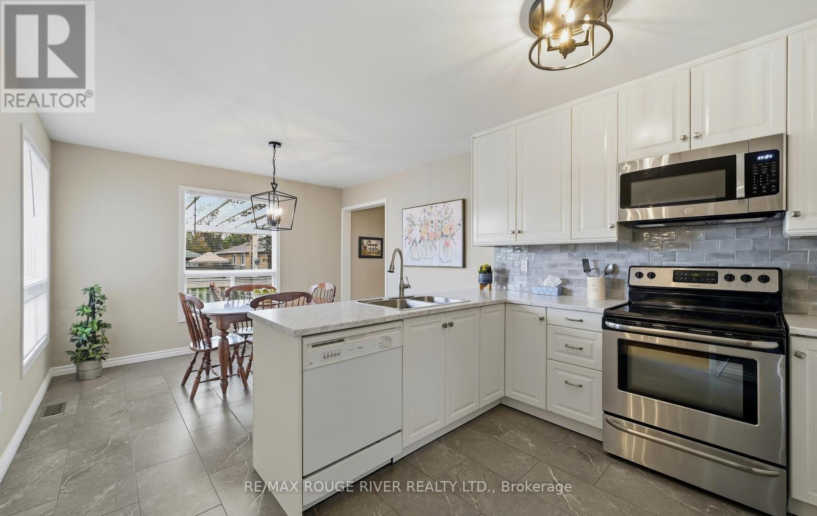 17 Cloverfield Street, Clarington, Ontario  L1E 1K4 - Photo 11 - E13843996