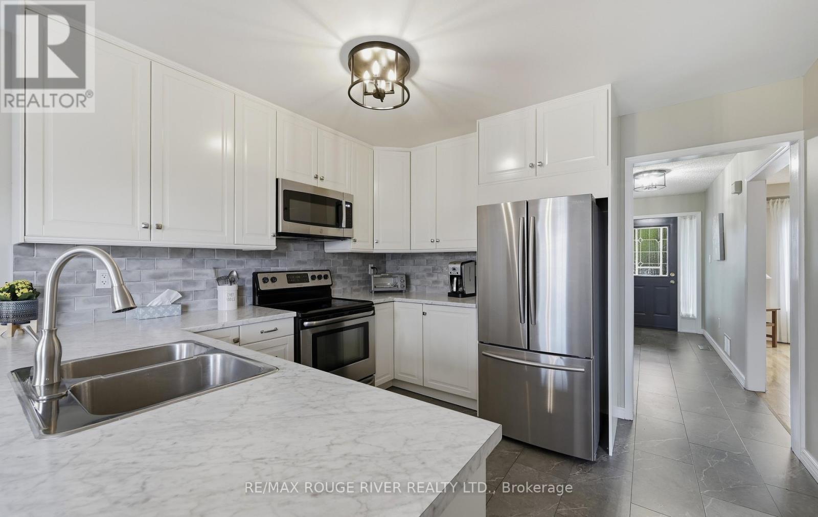 17 Cloverfield Street, Clarington, Ontario  L1E 1K4 - Photo 12 - E13843996