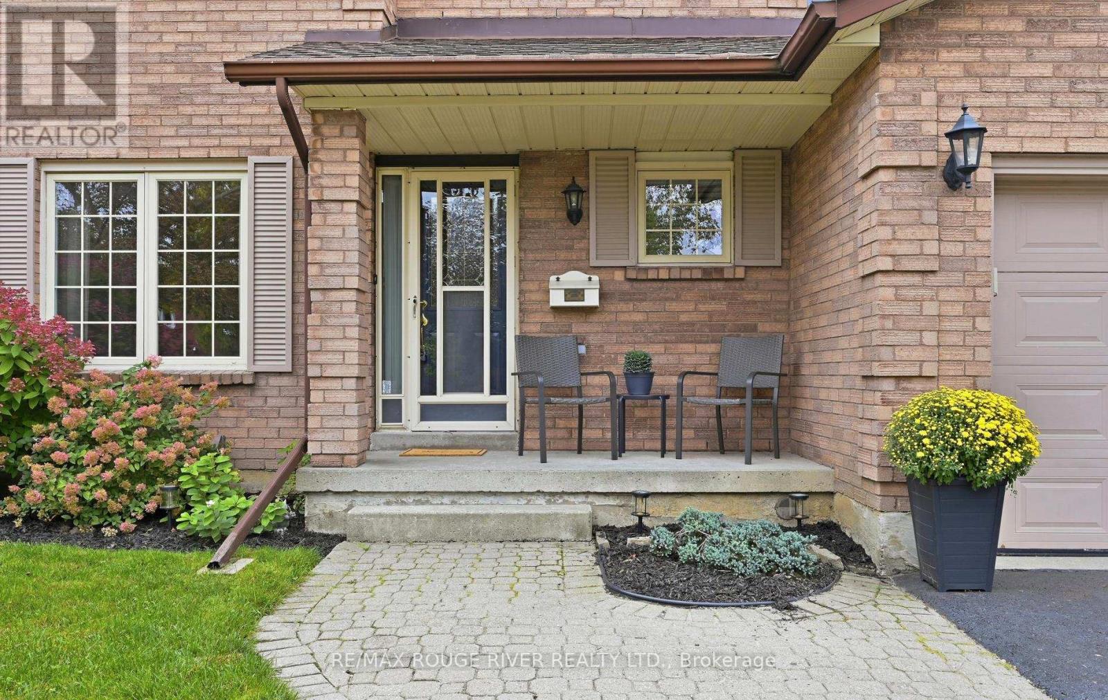 17 Cloverfield Street, Clarington, Ontario  L1E 1K4 - Photo 3 - E13843996