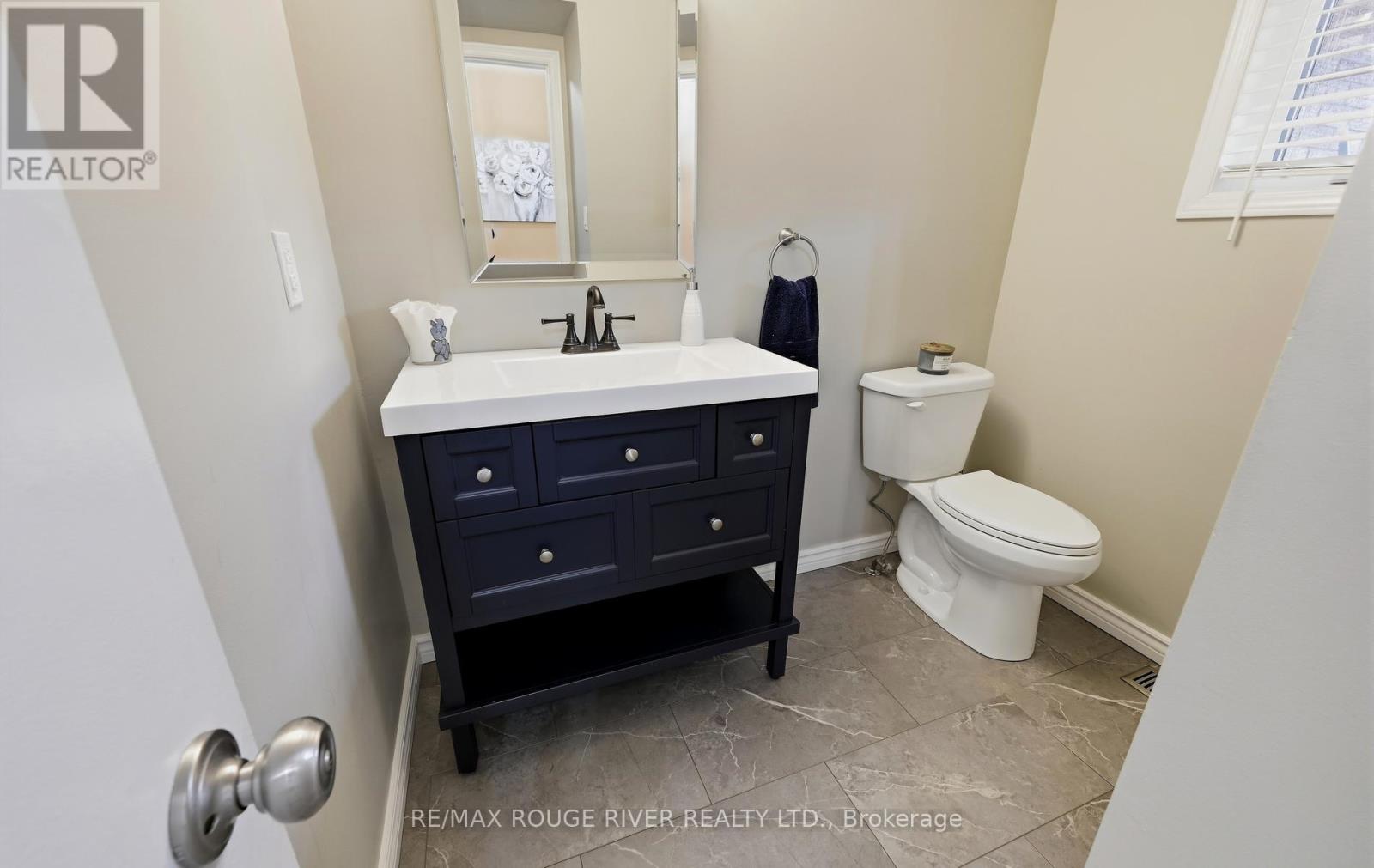17 Cloverfield Street, Clarington, Ontario  L1E 1K4 - Photo 5 - E13843996
