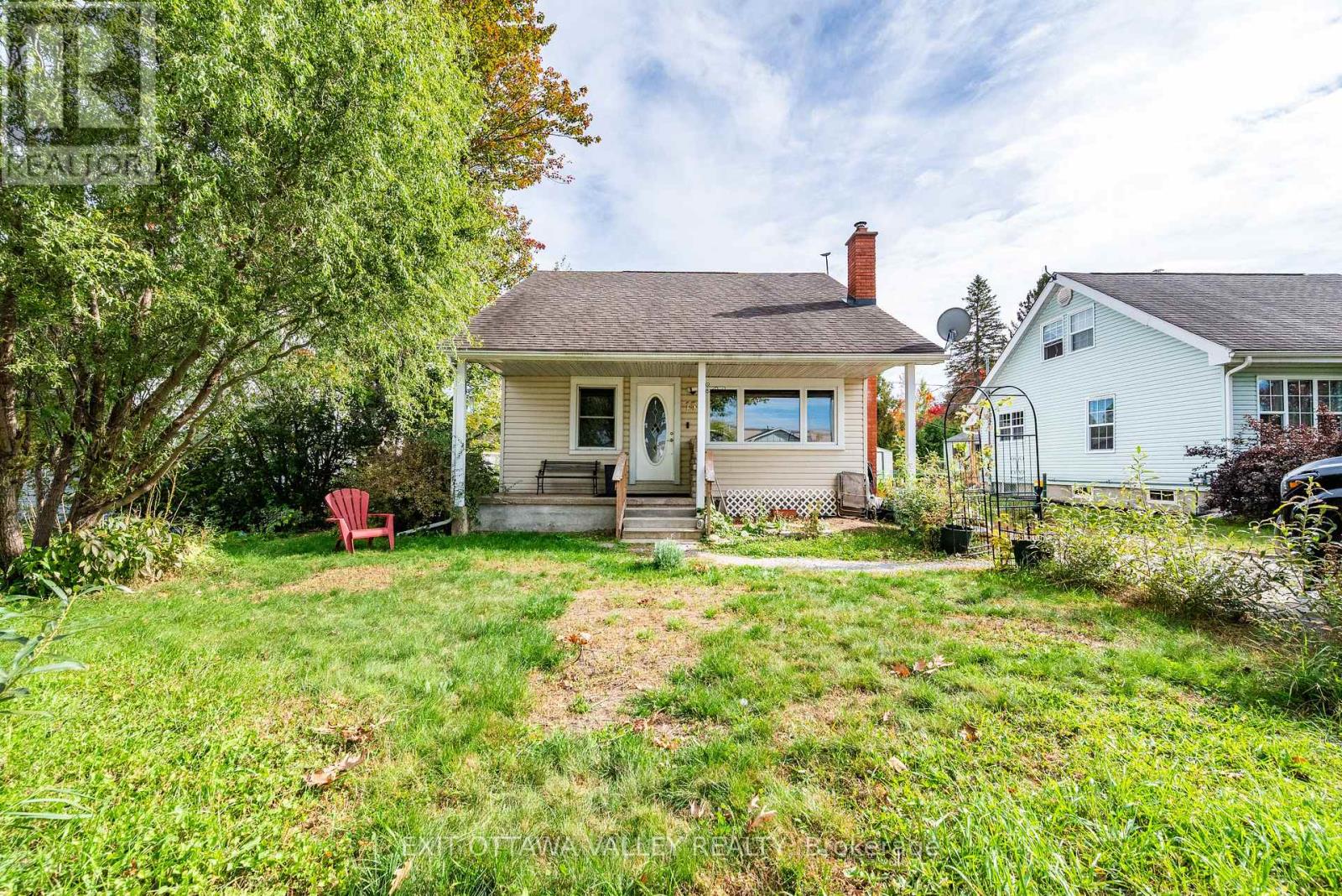 15 Troyes Street, Deep River, Ontario  K0J 1P0 - Photo 1 - X13843778