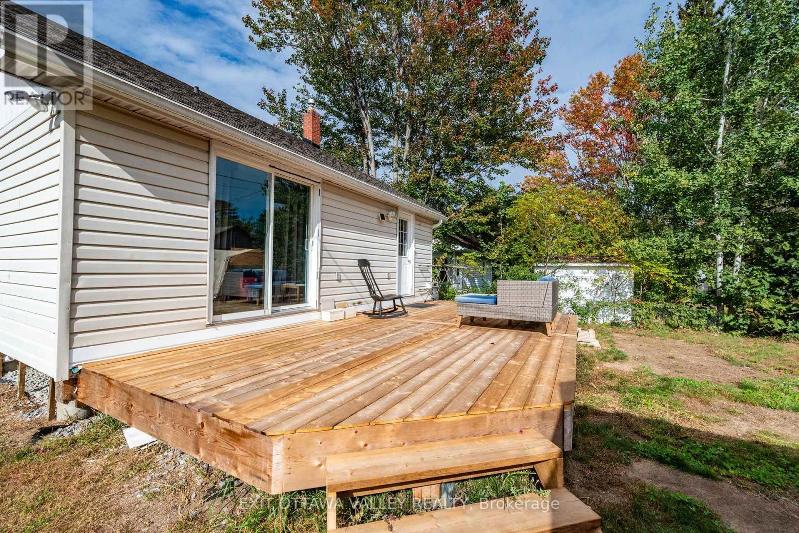 15 Troyes Street, Deep River, Ontario  K0J 1P0 - Photo 36 - X13843778