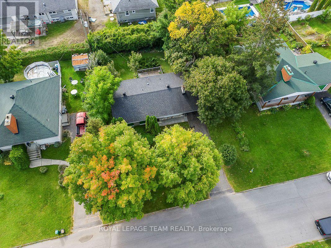 12 Kesler Avenue, Ottawa, Ontario  K2E 5Z1 - Photo 3 - X13843816