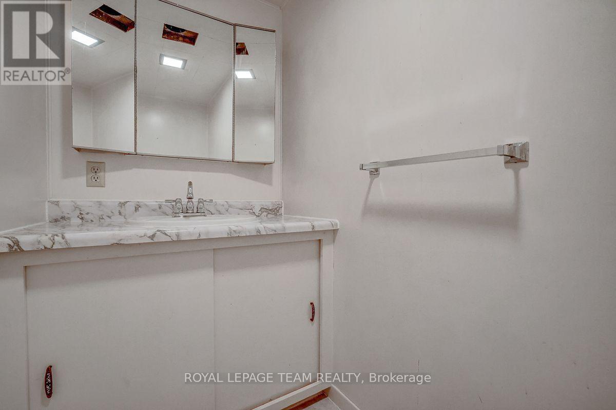 12 Kesler Avenue, Ottawa, Ontario  K2E 5Z1 - Photo 30 - X13843816