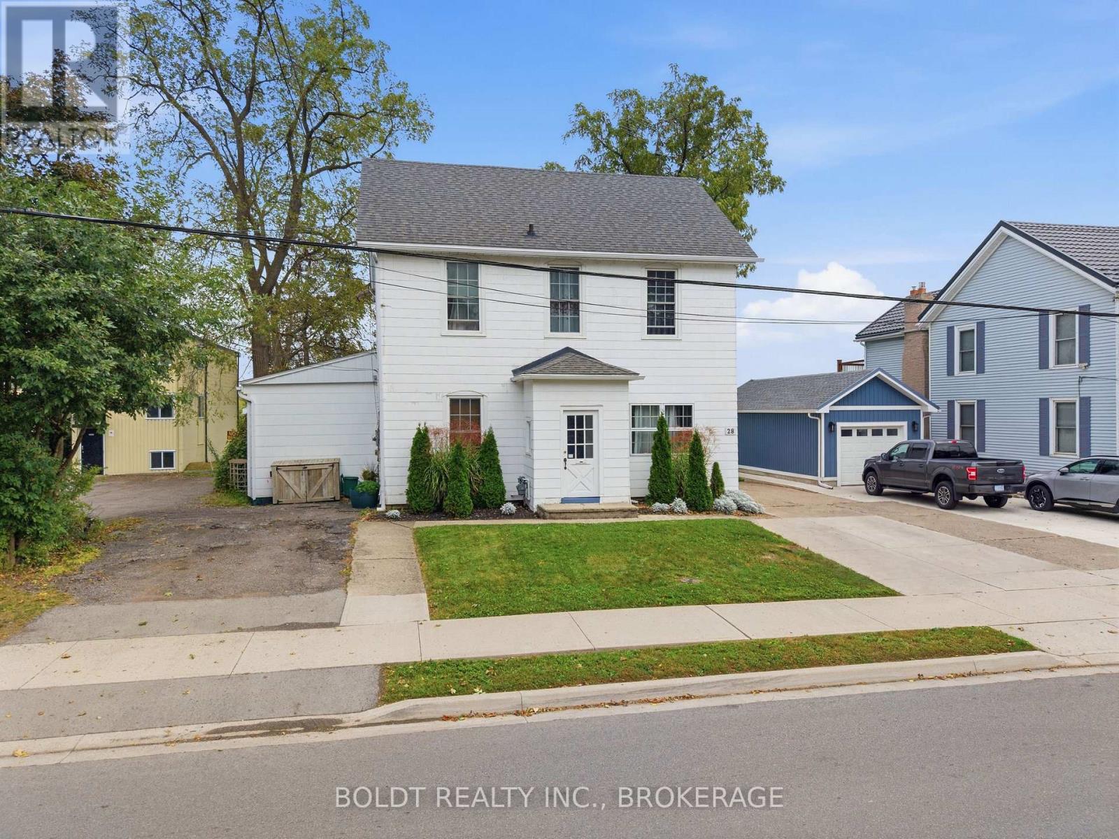 28 Chapel Street S, Thorold (Thorold Downtown), Ontario L2V 2C6 - Photo 2 - X13843826