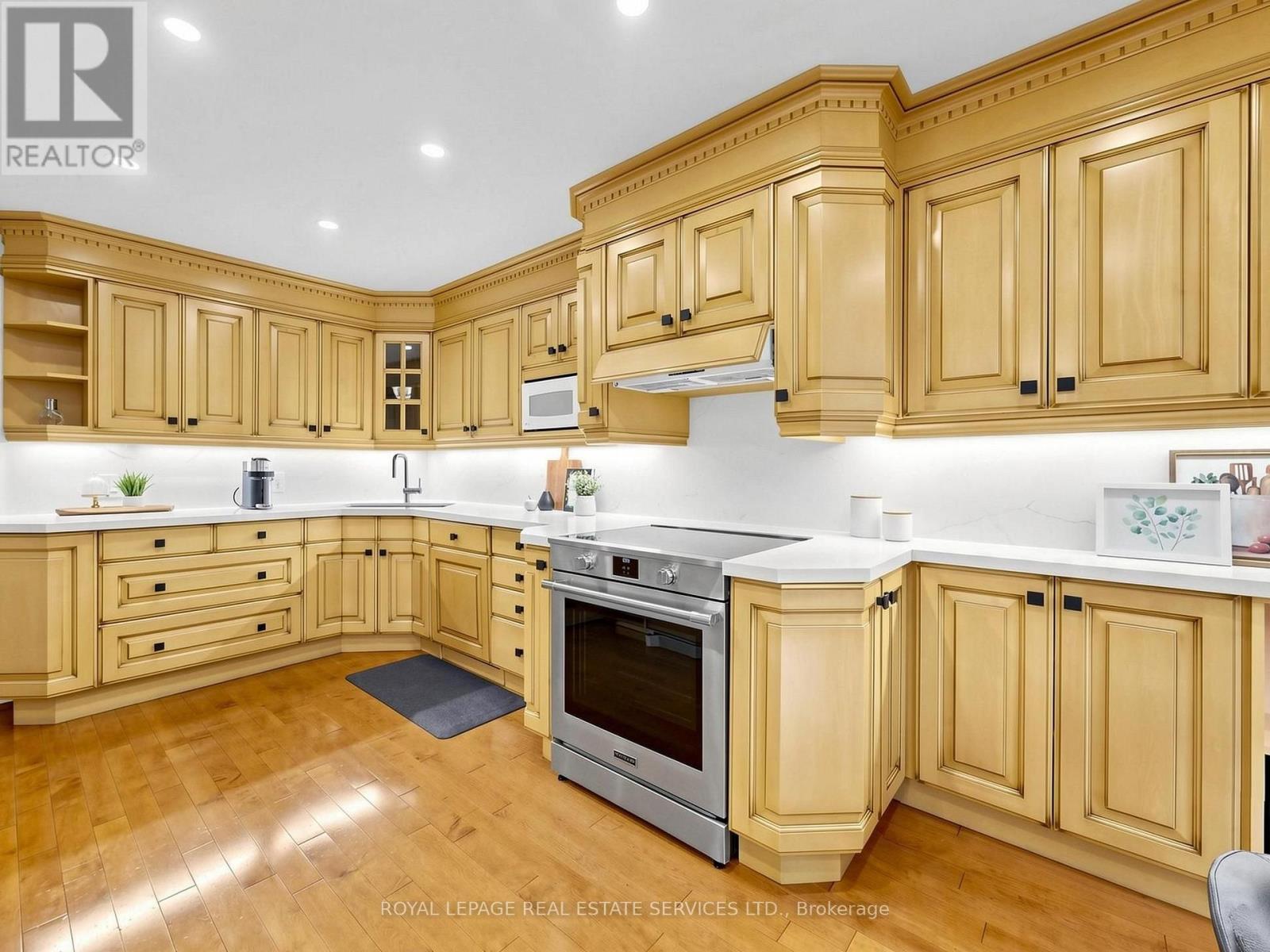 21 Glenmanor Way, Vaughan (Crestwood-Springfarm-Yorkhill), Ontario  L4J 3A3 - Photo 8 - N13843840