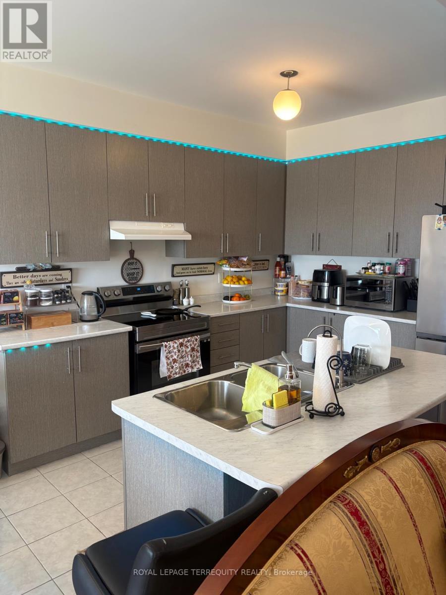 1101 Skyridge Boulevard, Pickering, Ontario  L1X 0G7 - Photo 4 - E13843796