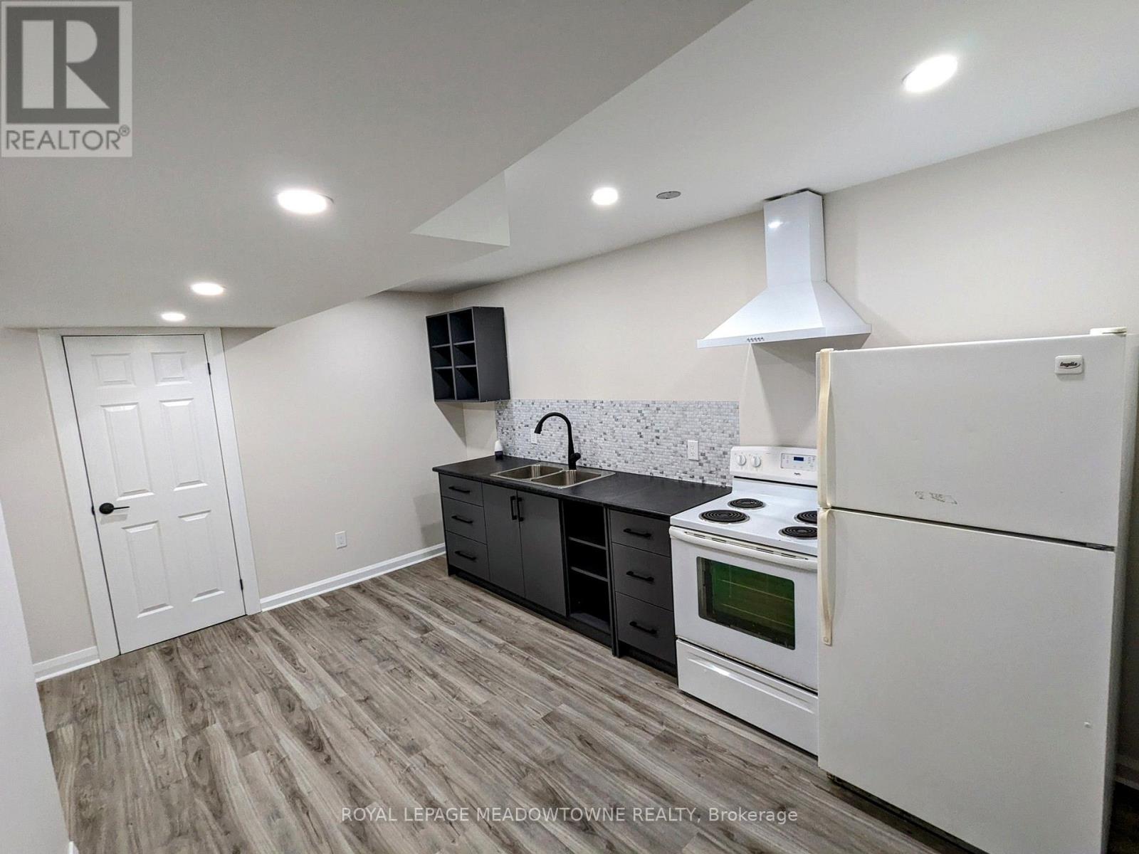 B - 737 Botany Hill Crescent, Newmarket, Ontario  L3Y 3A7 - Photo 4 - N13834202