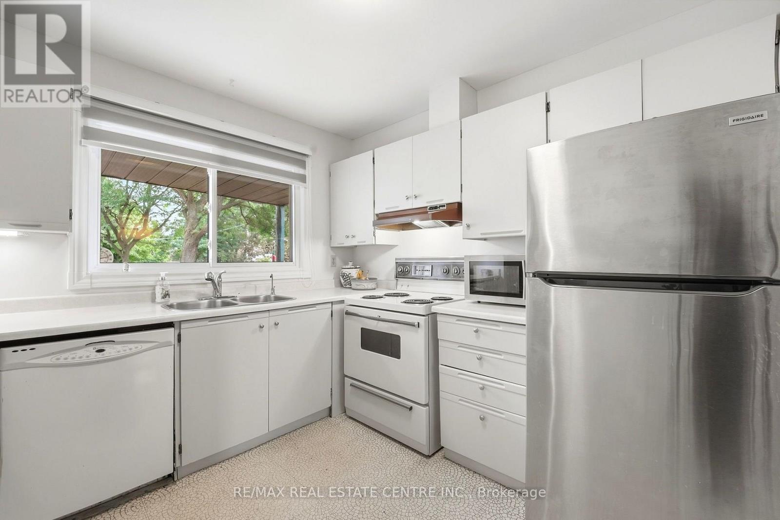 25 Scottsdale Court, Brampton, Ontario  L6W 3R8 - Photo 15 - W13843698
