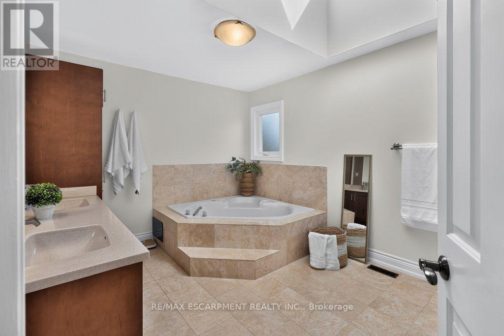 5097 Elderview Court, Mississauga, Ontario  L5M 5A9 - Photo 23 - W13843712