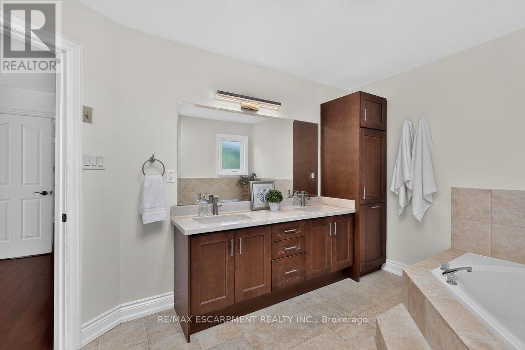 5097 Elderview Court, Mississauga, Ontario  L5M 5A9 - Photo 25 - W13843712