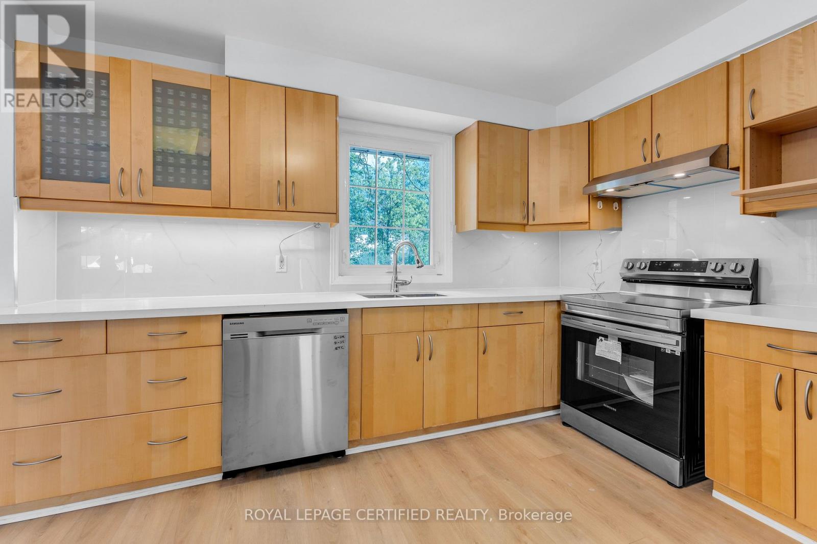 Main - 586 Pinegrove Road, Oakville, Ontario L6K 2C6 - Photo 10 - W13843800