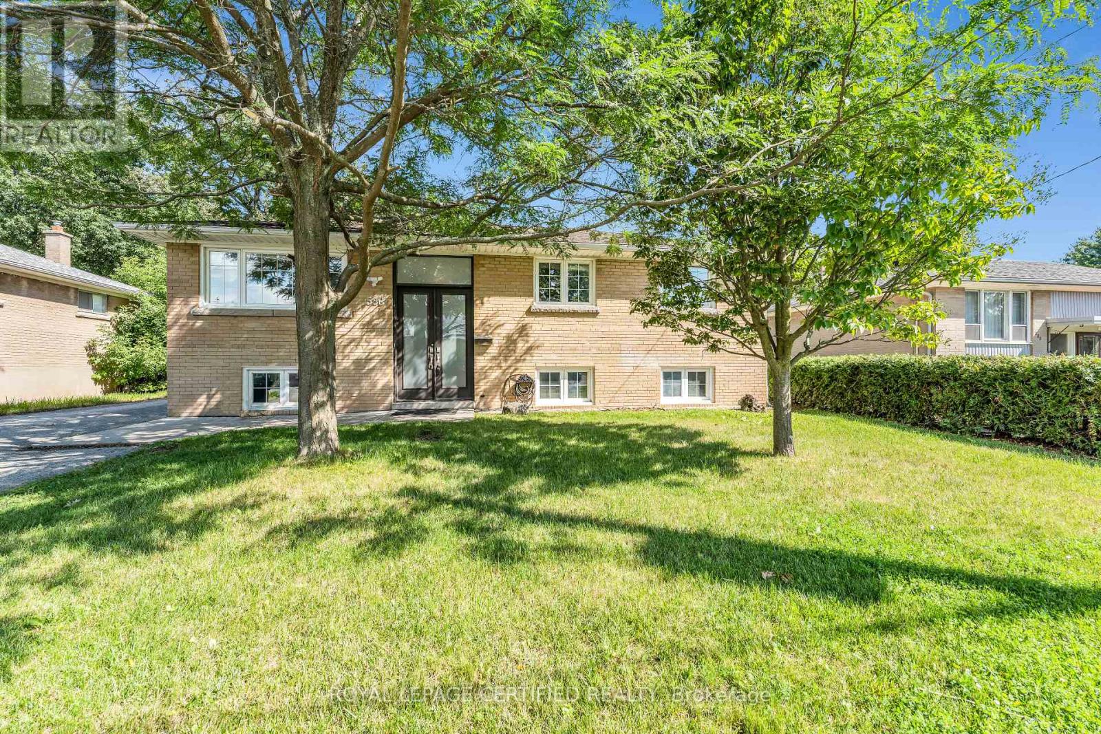 Main - 586 Pinegrove Road, Oakville, Ontario L6K 2C6 - Photo 2 - W13843800