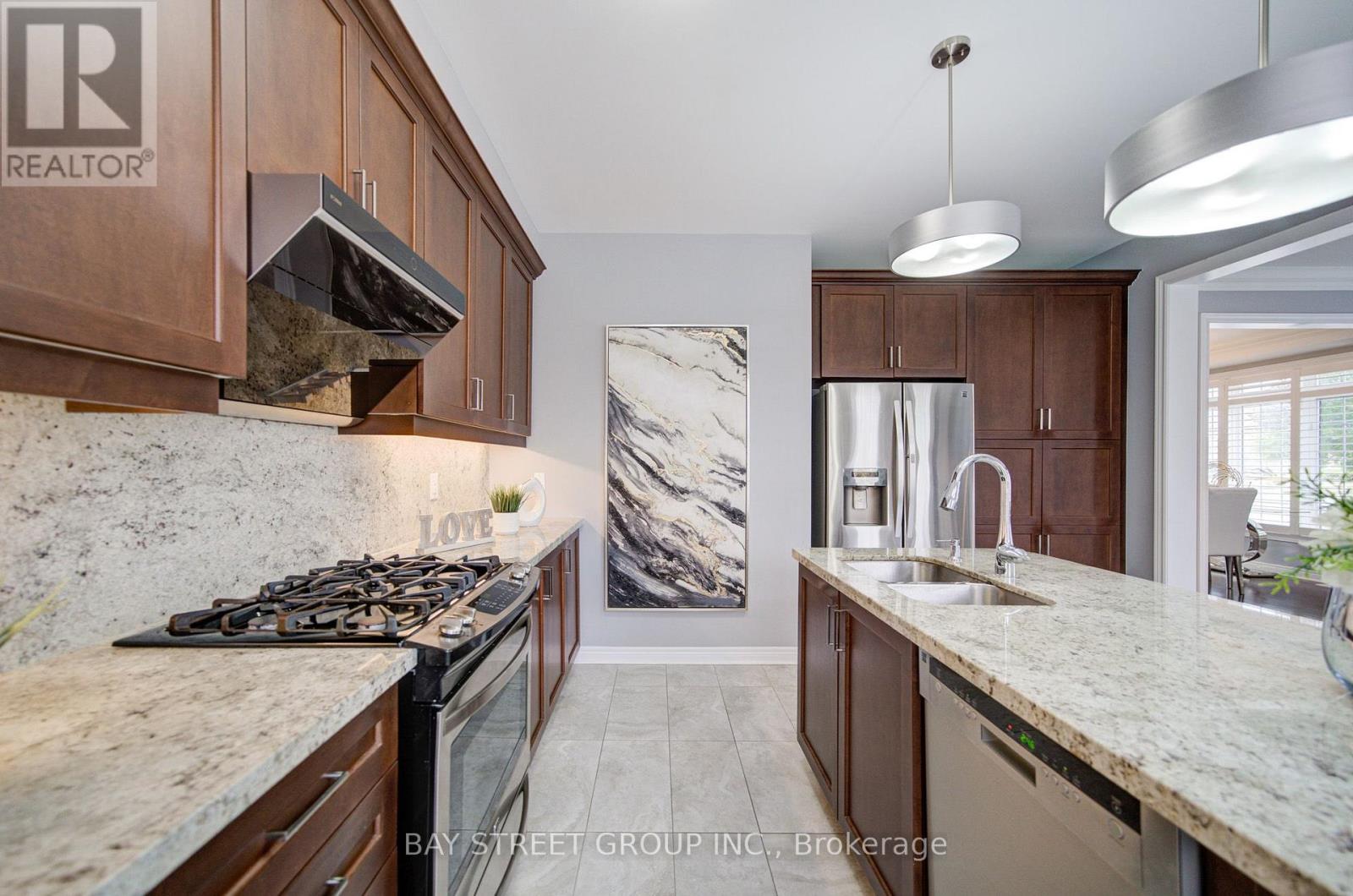 382 Begonia Gardens, Oakville, Ontario  L6M 1L7 - Photo 10 - W13843806