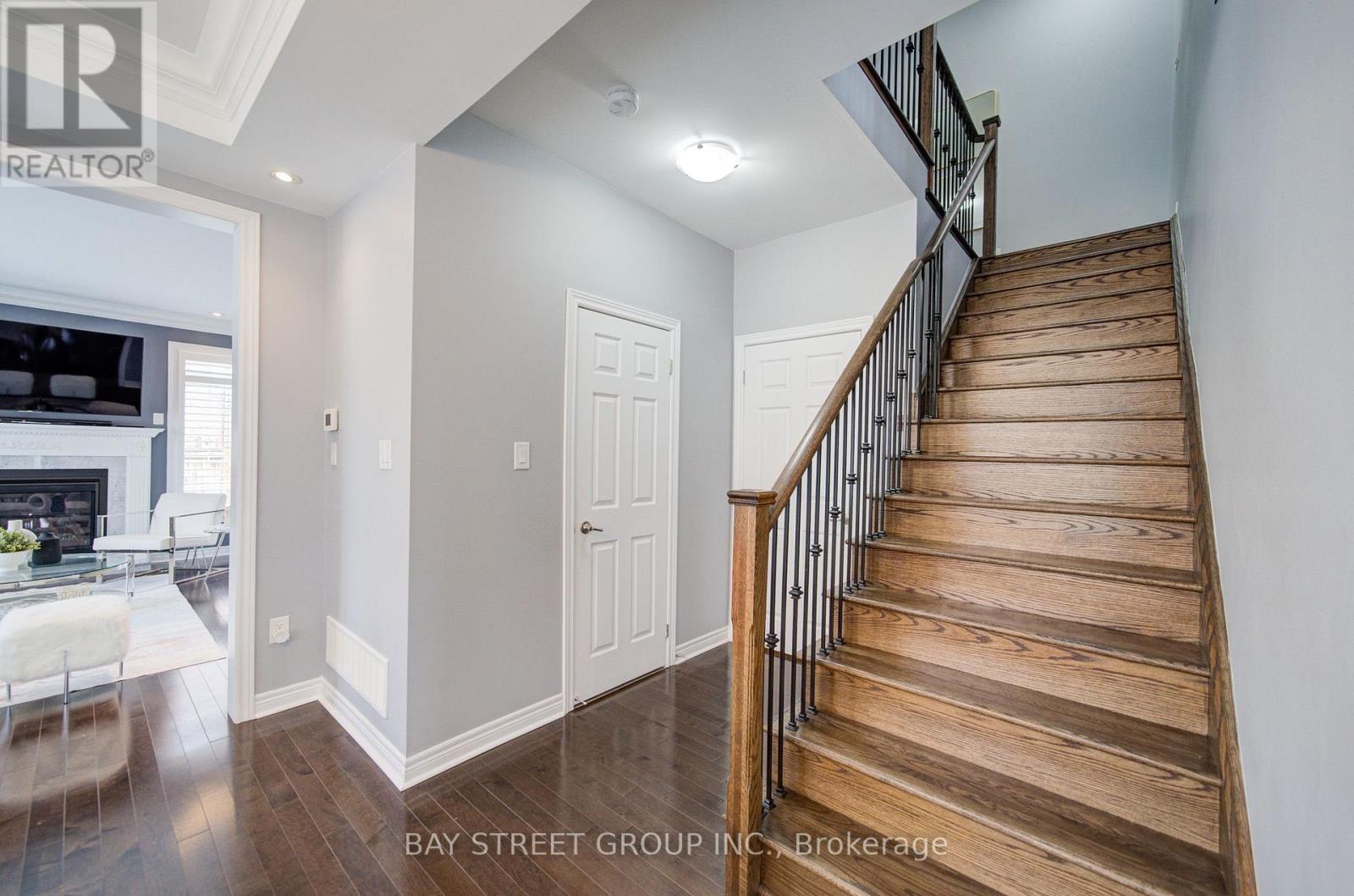 382 Begonia Gardens, Oakville, Ontario  L6M 1L7 - Photo 13 - W13843806