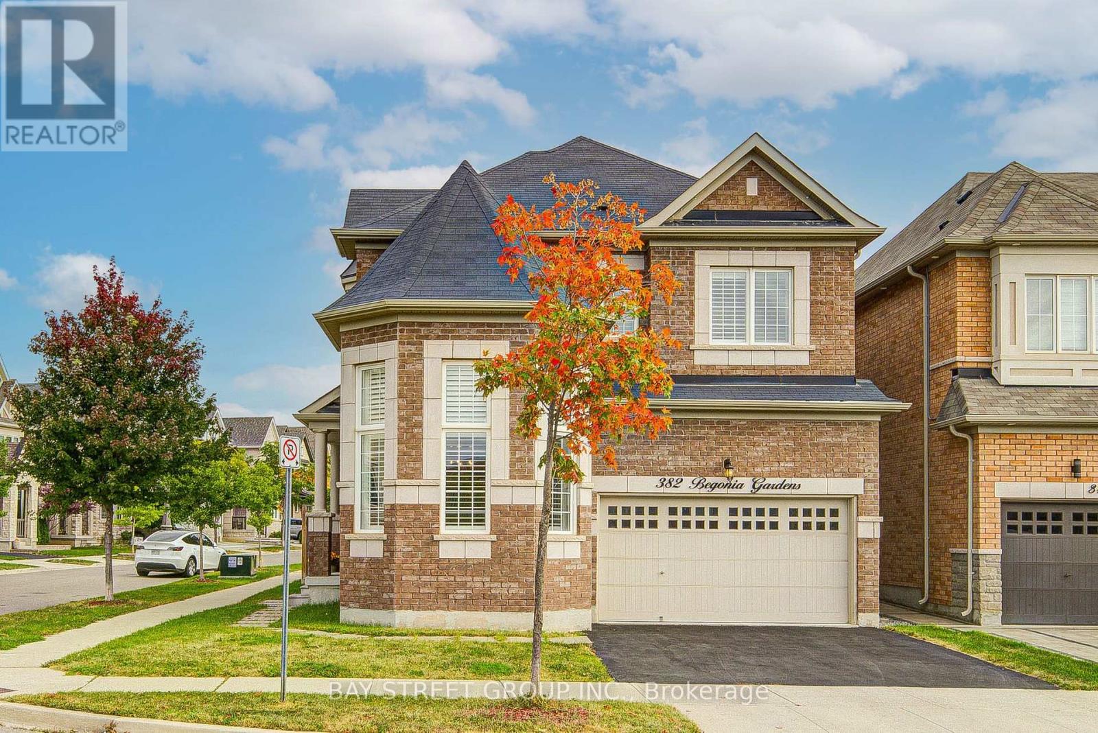382 Begonia Gardens, Oakville, Ontario  L6M 1L7 - Photo 2 - W13843806